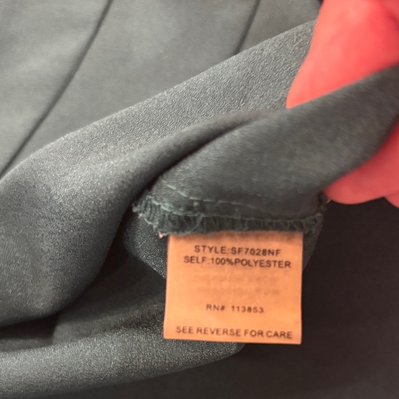 Elegant Hunter Green Button-Down Shirt for Women - Picture 9 of 9